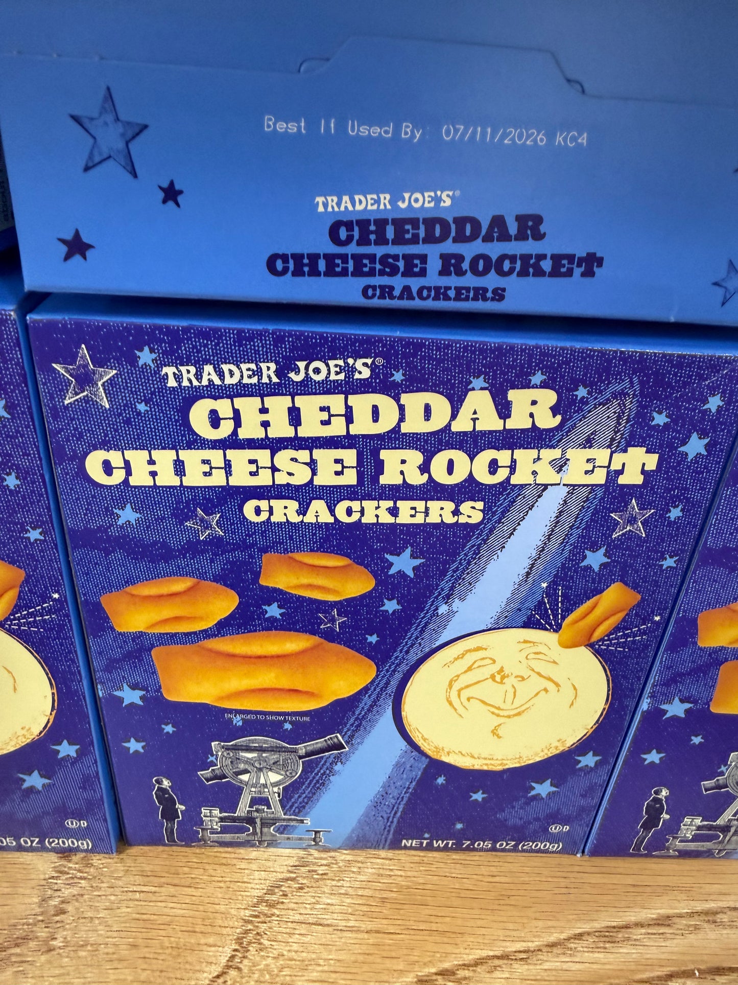 CHEDDAR CHEESE ROCKET CRACKERS