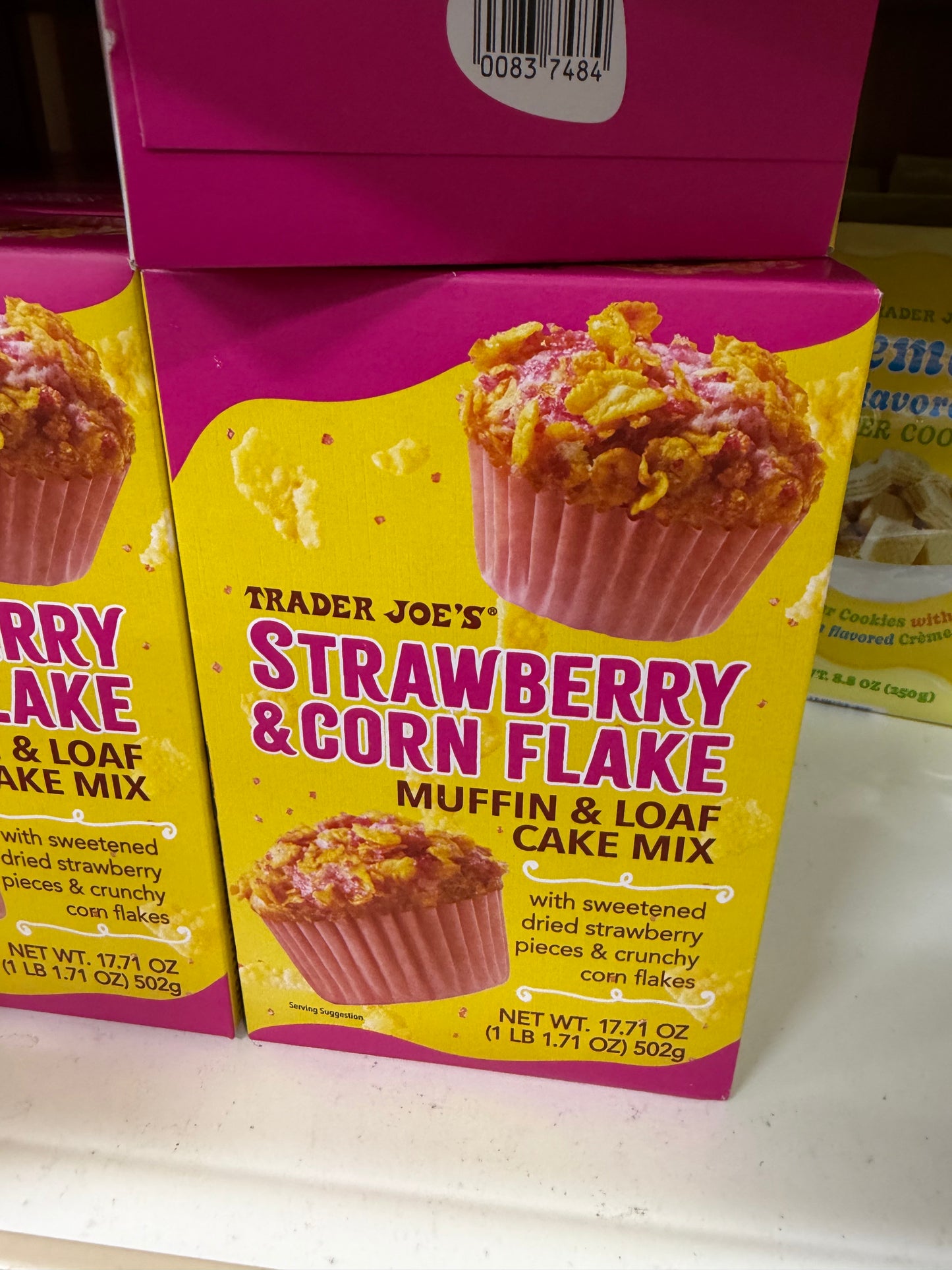 TRADER JOE'S®
STRAWBERRY & CORN FLAKE
MUFFIN & LOAF CAKE MIX