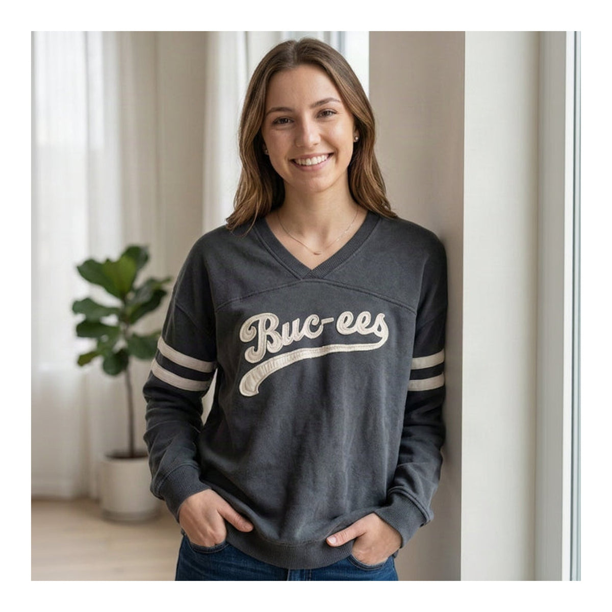 Buc-ee's | Monochrome V-Neck Tunic – Small