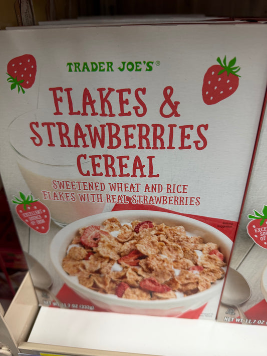 FLAKES & STRAWBERRIES CEREAL